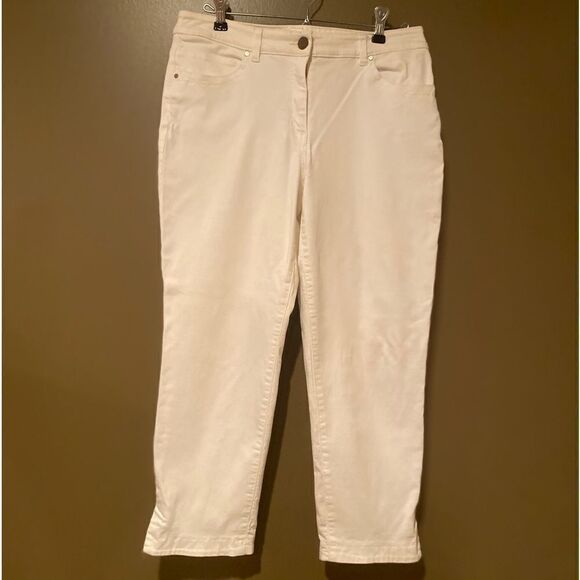 Chico’s White Cropped Pants - Picture 2 of 11